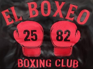 Duża naszywka z haftem – dodatek z logo